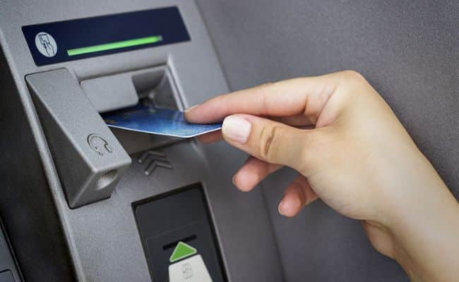 Những cách rút tiền thẻ tín dụng MB Bank