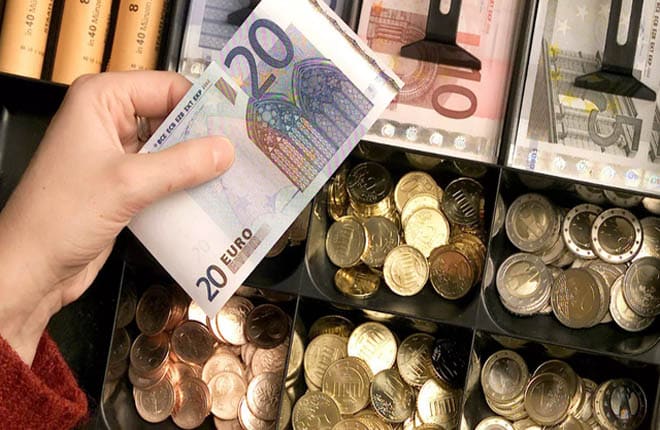 Tìm hiểu lãi suất tiết kiệm Euro tại các ngân hàng