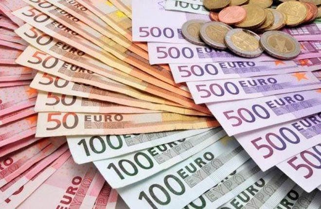 So sánh lãi suất tiền gửi Euro và VND