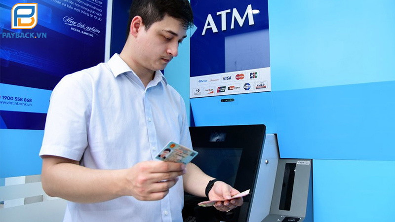 Cách rút tiền thẻ tín dụng Quận 10 nhanh và phí thấp nhất