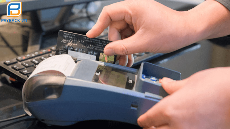 Hướng dẫn rút tiền thẻ tín dụng Quận 12 cước rẻ nhất