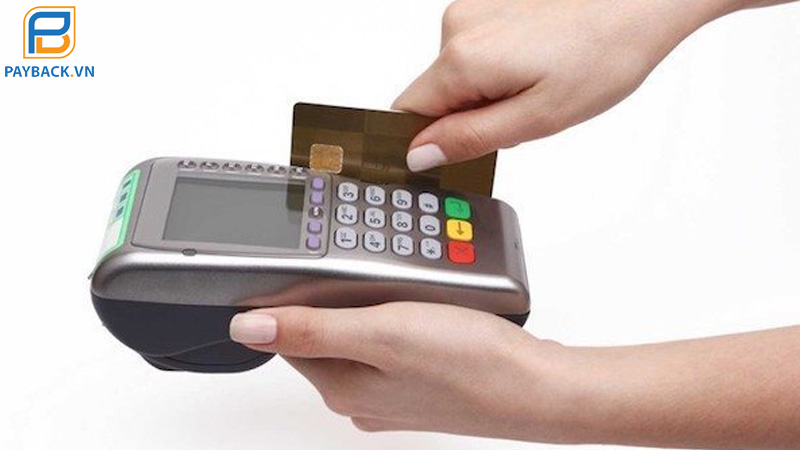 Hướng dẫn rút tiền thẻ tín dụng Quận 7 nhanh và uy tín